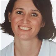 Profesor de educación infantil y primaria imparte clases de catalán, castellano e inglés